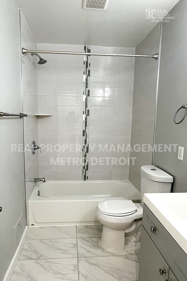 Building Photo - 22148 Dante St