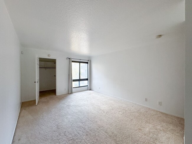 Building Photo - Charming 2bd 2ba condo in Playa Vista !