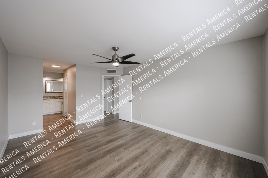 Building Photo - 700 E Mesquite Cir