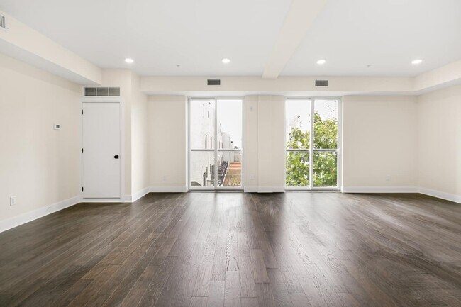 Building Photo - 1868 Frankford Ave