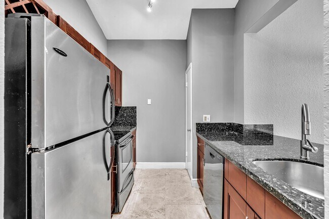 Building Photo - 2881 N Oakland Forest Dr