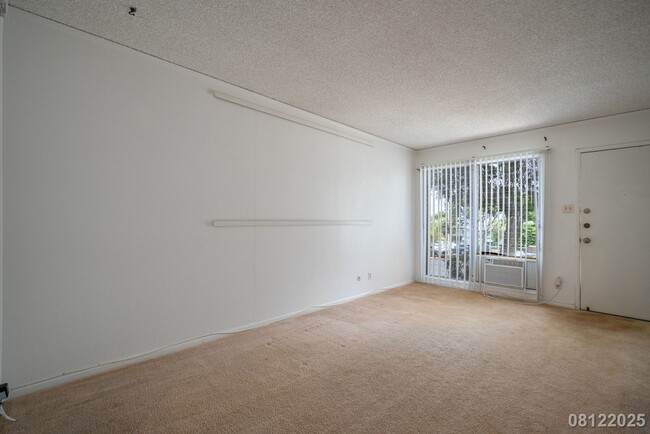 Building Photo - 2 Bed 1 Bath in Ridgeway