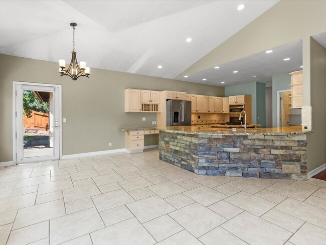 Building Photo - Fieldcreek Gem