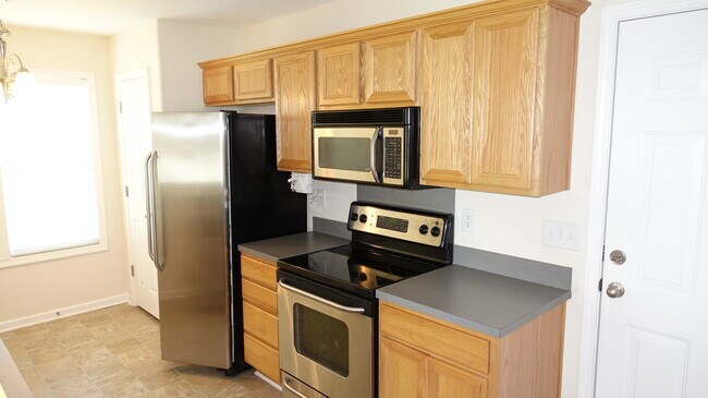 Building Photo - Great lakefront home in Kinderton