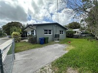 Building Photo - 2 bedroom in Hallandale FL 33020