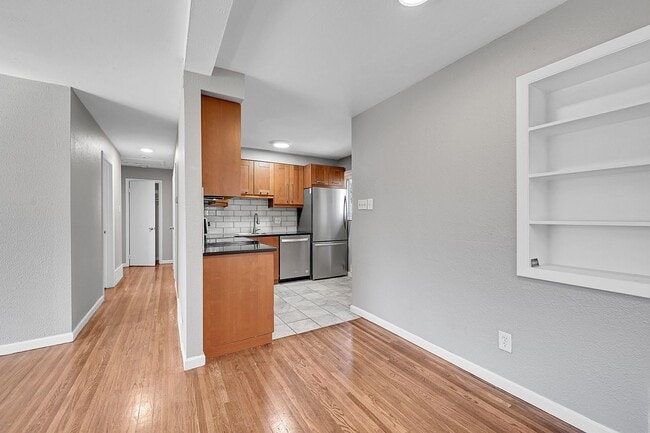 Building Photo - 5635 E Nebraska Way