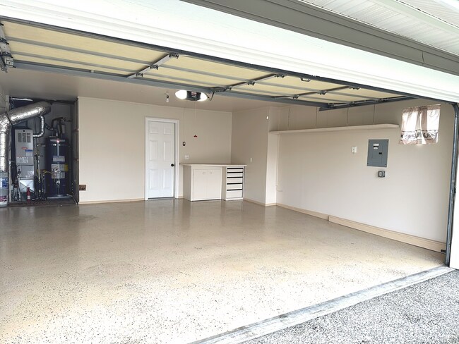 Building Photo - Elegant Gated Townhome with Main-Floor Primary Suite at Marina Pointe Kent