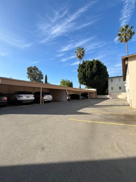 Building Photo - Chateau Laurel Apartments