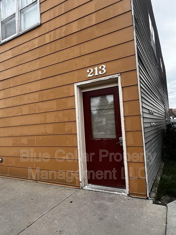 Building Photo - 213 Locust St