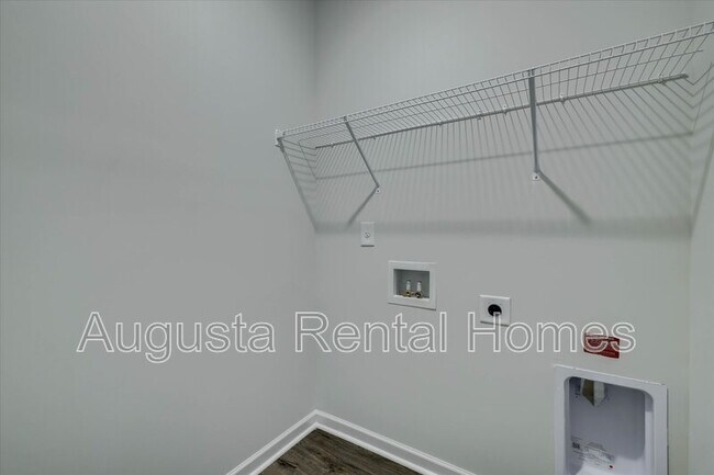 Building Photo - 1253 Birch Cir