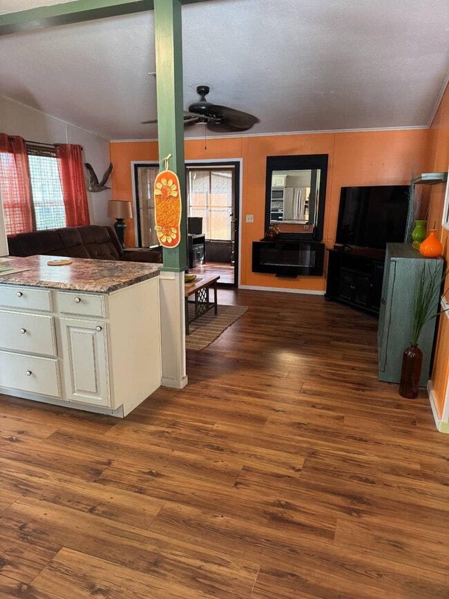 Building Photo - 638 N Edgewater Dr