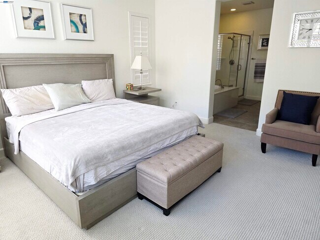 Building Photo - 2488 Remy Cantos Dr