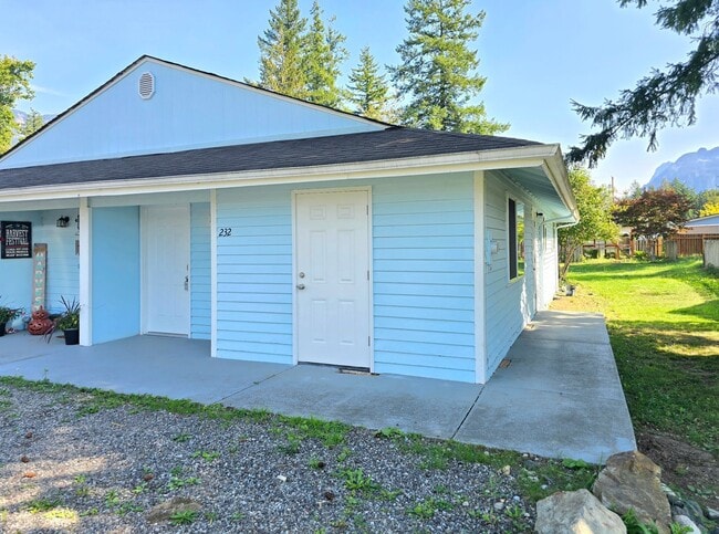 Building Photo - 2 Bedroom Unit Available Now in Gold Bar -...