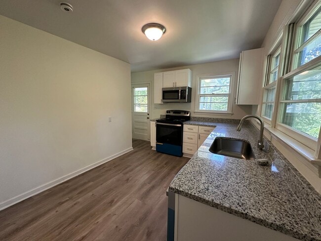 Building Photo - 1604 McCall Dr