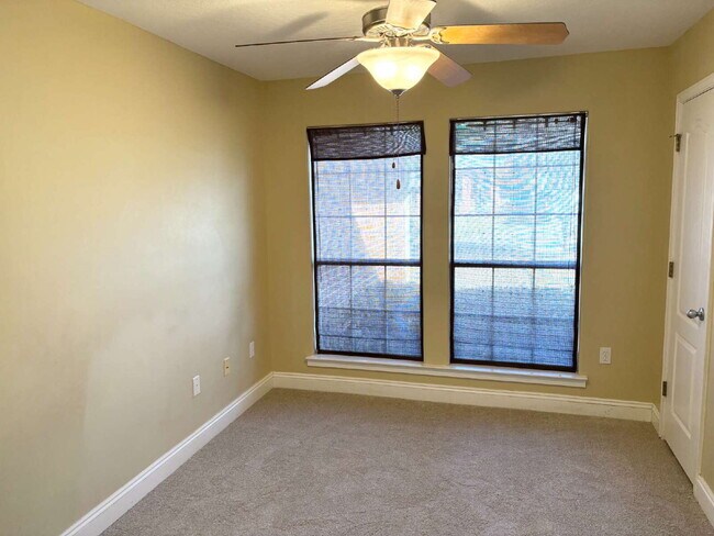 Building Photo - "Charming 4-Bed home in Navarre!"