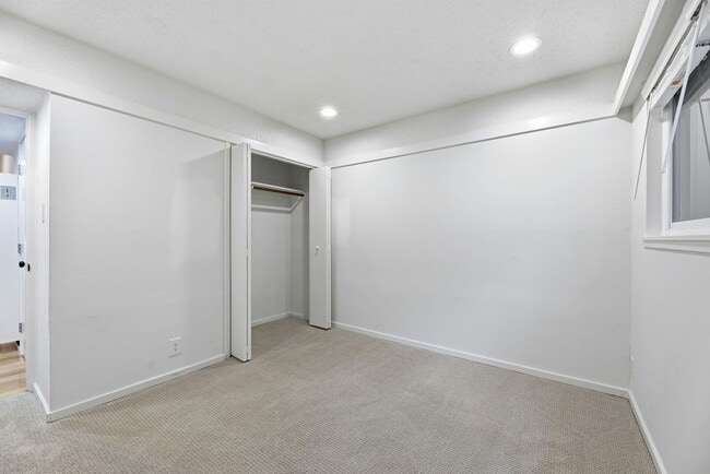 Building Photo - Elegantly Updated Apartment for Rent in Orinda