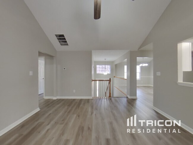 Building Photo - 65 Applewood Cir