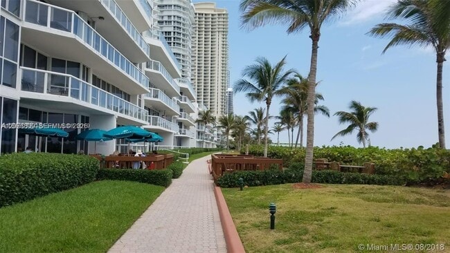 Building Photo - 16485 Collins Ave