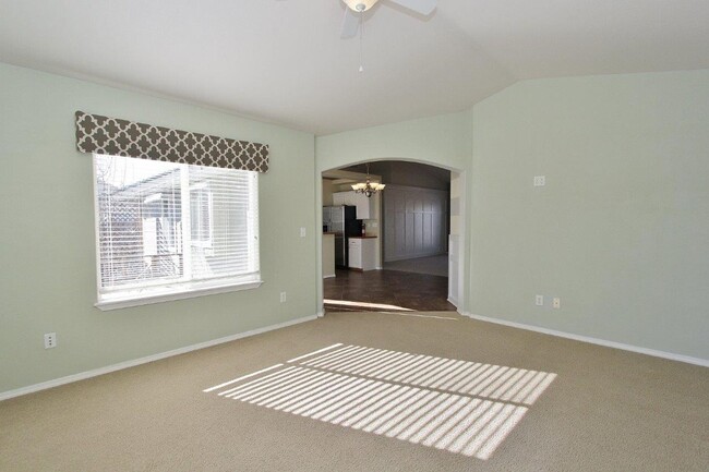 Building Photo - Immaculate Single-Level Home