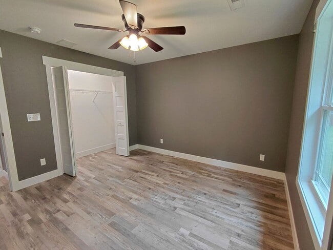 Building Photo - Beautiful home close to post