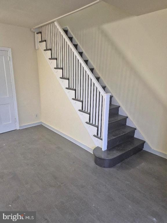 Building Photo - 5345 W Columbia Ave