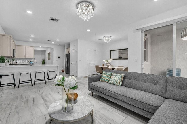 Building Photo - 142 SW 170th Ave