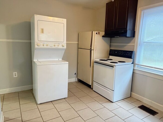 Building Photo - Adorable Cottage in East Nashville!