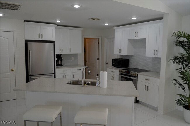 Building Photo - 1211 SW Embers Terrace