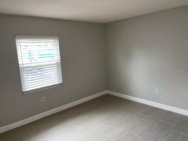 Building Photo - 5325 Curry Ford Rd