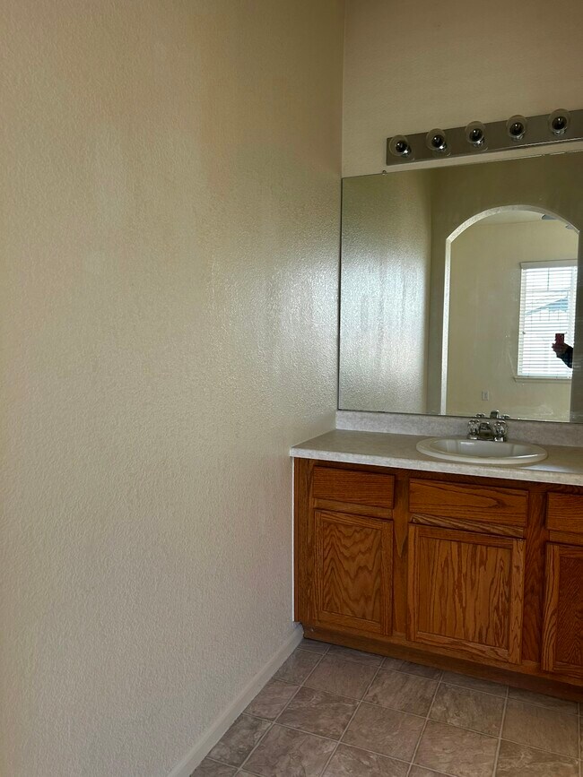 Building Photo - 12929 Grant Cir E