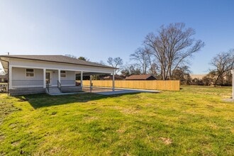 Building Photo - 2104 Jade Dr