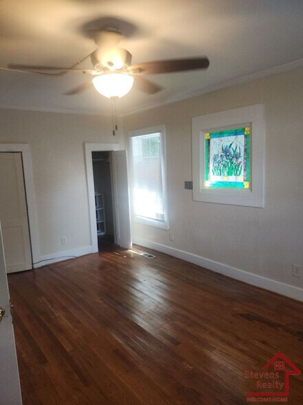 Building Photo - 117 N Main St