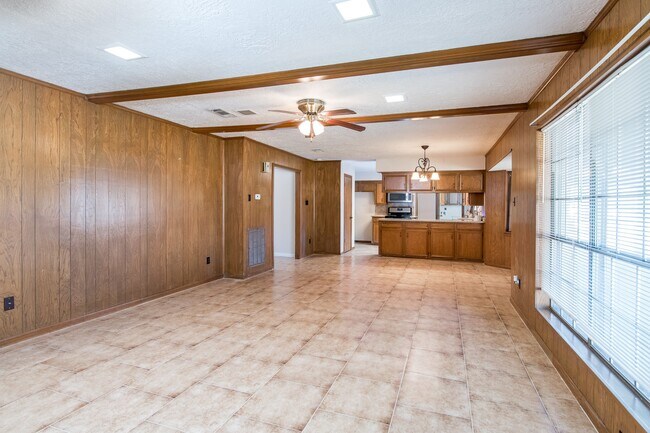 Building Photo - 1830 Baker Dr