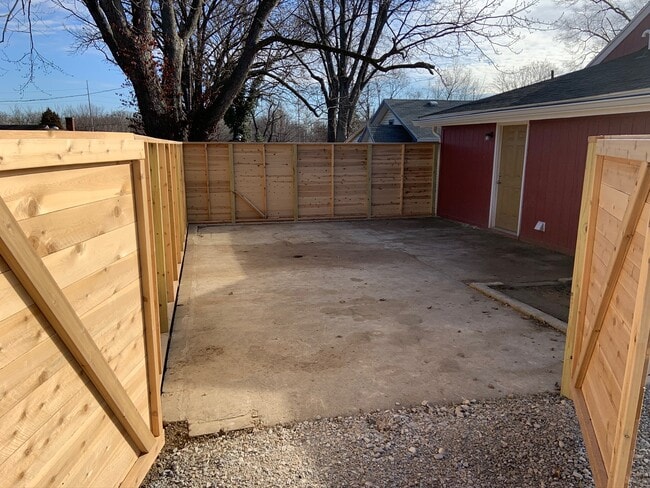 Building Photo - 409 Samuel Moore Pkwy