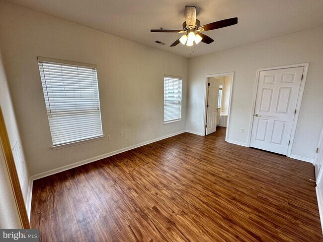 Building Photo - 3902 Fullerton Ct