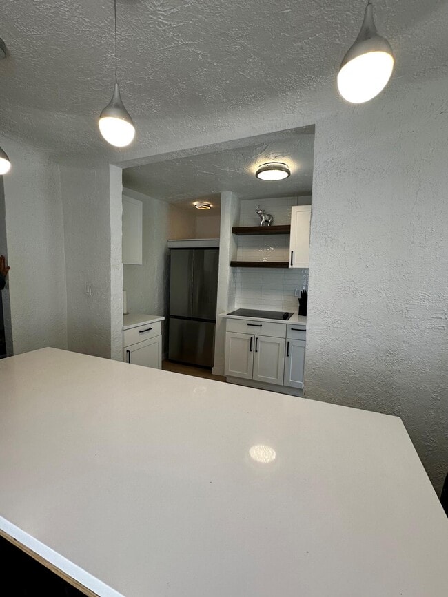 Building Photo - 421 SW 9th Ct