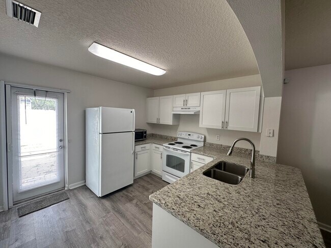 Building Photo - 910 Luminary Cir