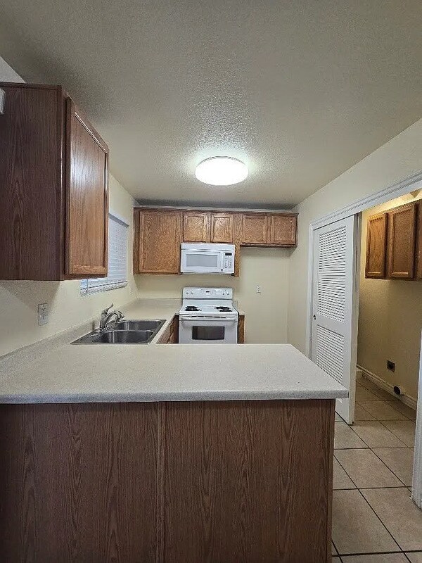Building Photo - 1745 N Winery Ave