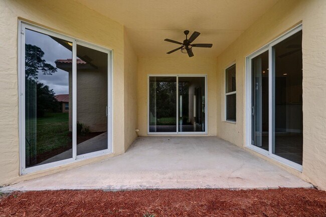 Building Photo - 833 SW Vineland Ct