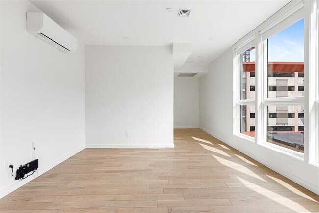 Building Photo - 71 Richmond St