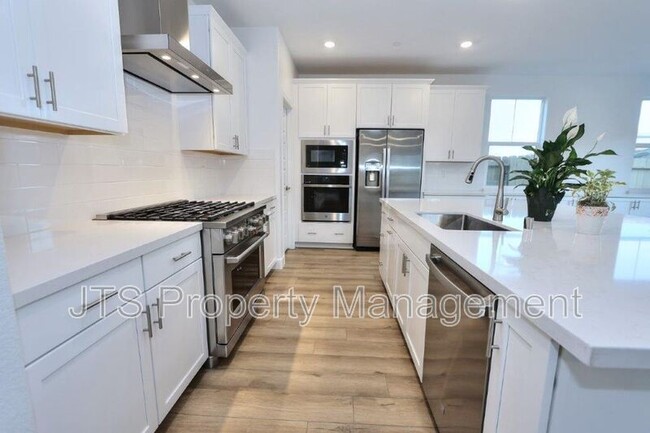 Building Photo - 3349 Hedgerow Ct