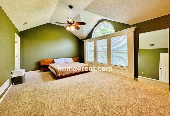 Building Photo - Beautiful Four Bedroom Home in a Quiet Neighborhood w/ an Updated Kitchen, Wood Floors, and a Fin...