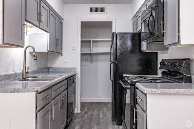 Upgraded Kitchen – 2BR, 1BA (965 SF) - Vista Montana Apartments