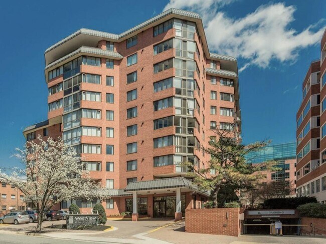 Building Photo - 1001 N Vermont St