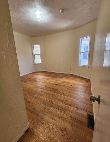 Building Photo - 52 Deering Rd