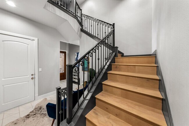 Building Photo - 1529 Barton Springs Rd