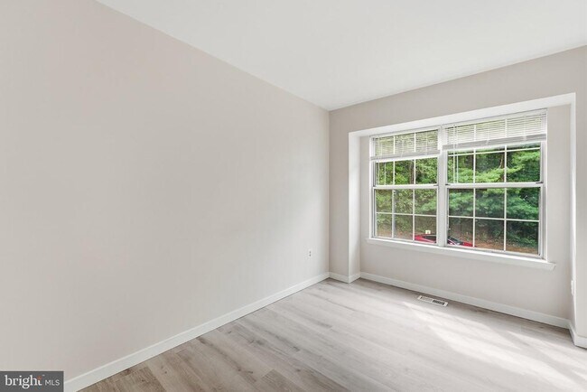Building Photo - 4200 Gerry Ln