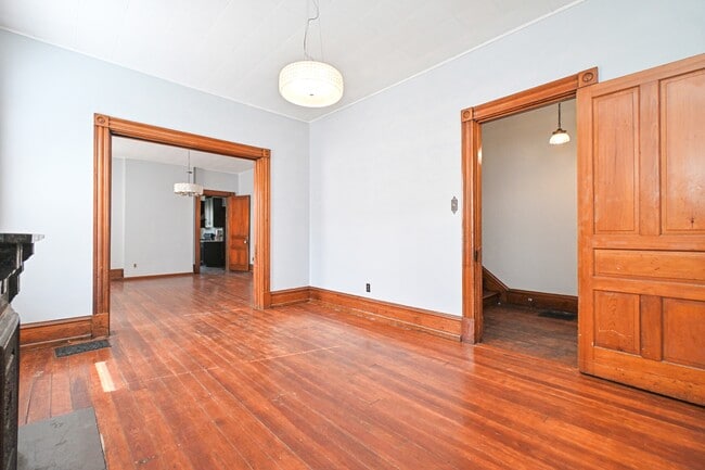 Building Photo - 735 Considine Ave