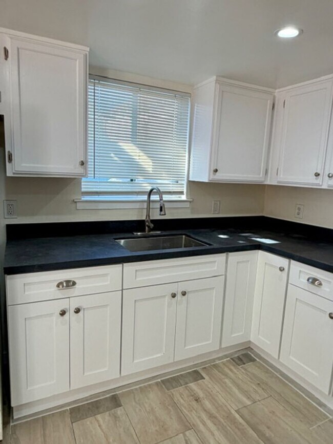 Building Photo - 02360