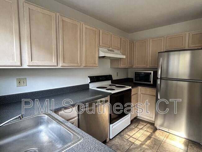 Building Photo - 310 Boston Post Rd